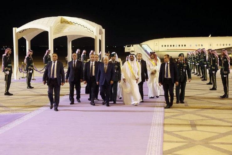 الرئيس عباس يصل إلى السعودية للمشاركة في القمتين العربية والإسلامية