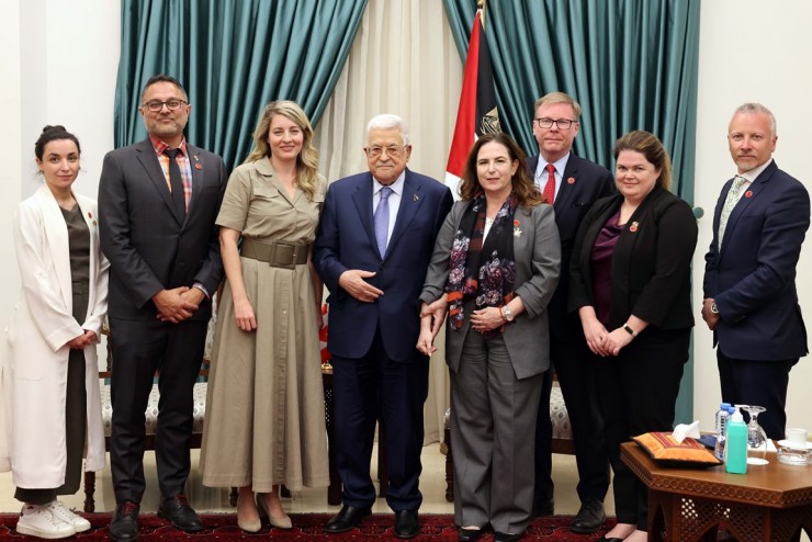 الرئيس عباس يستقبل وزيرة خارجية كندا (تفاصيل) 
