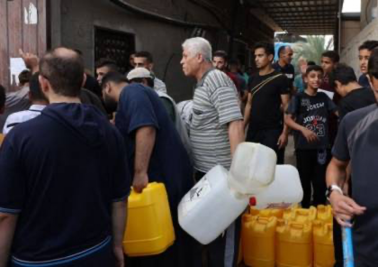 سلطة المياه تُدخل 7 آلاف لتر وقود لصالح تشغيل 13 بئرا في غزة وجباليا