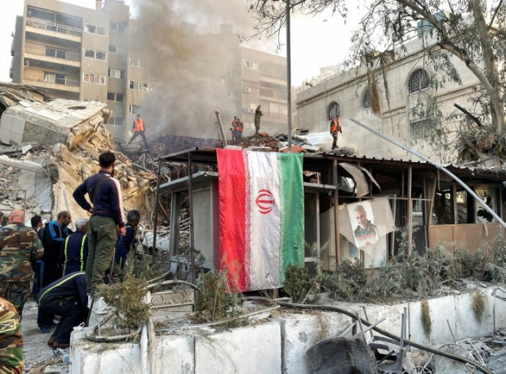 الرئيس الإيراني يتعهّد بالرد على هجوم القنصلية