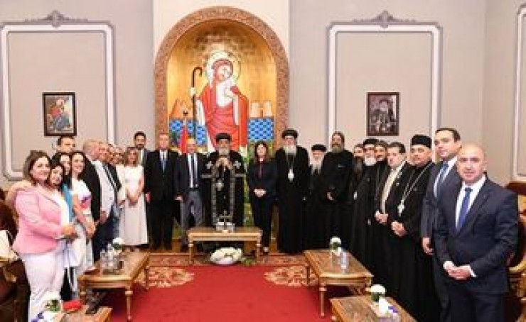 البابا تواضروس يستقبل وفدا وزاريا فلسطينيا في المقر الباباوي بالقاهرة