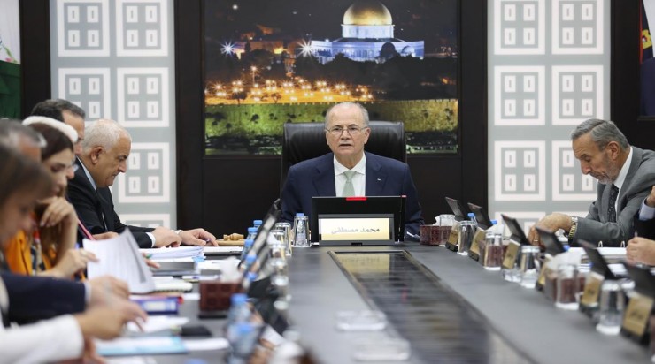 مشيراً إلى جهود الرئيس لوقف الحرب على غزة....  مصطفى: التربية تعد الخطط اللازمة لإكمال طلبة غزة دراستهم