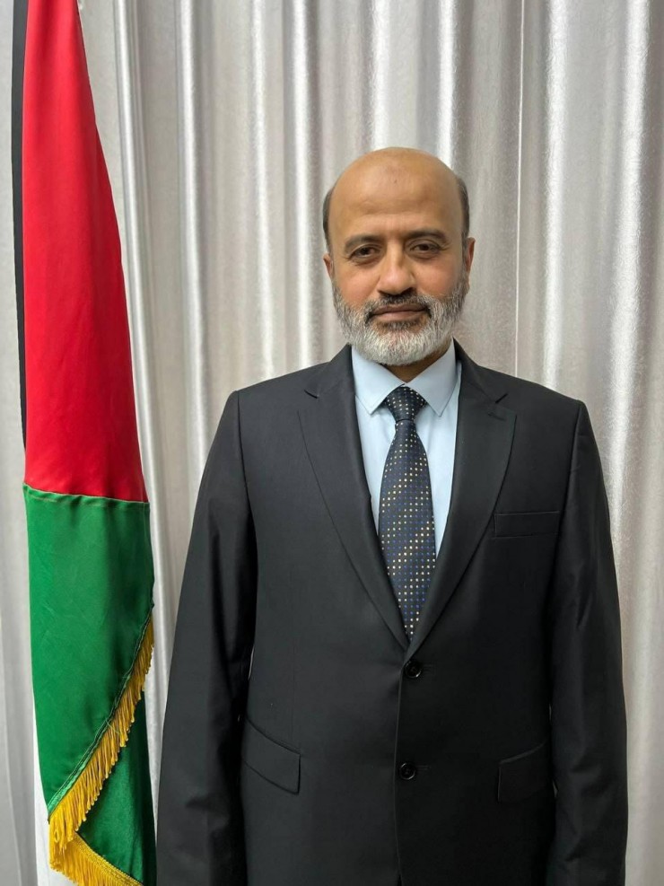 استشهاد وكيل وزارة الاقتصاد بغزة ووالدته بعد قصف منزله في دير البلح
