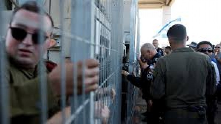 محكمة عسكرية تفرج عن جنود الاحتلال المتهمين باغتصاب أسير فلسطيني