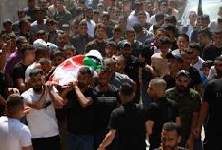 جماهير غفيرة تشيع جثامين شهداء مخيم نور شمس بطولكرم