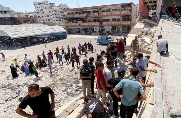 شهداء جراء استهداف الاحتلال لمدرسة تؤوي نازحين في حي الزيتون بمدينة غزة
