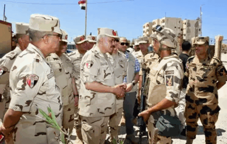 رئيس الأركان المصري يجري زيارة مفاجئة لتفقد القوات على الحدود مع غزة في ظل التوتر مع إسرائيل