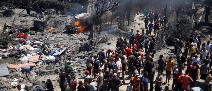 مجزرة إسرائيلية في خيام النازحين بمواصي خان يونس تسفر عن عشرات الشهداء والمفقودين