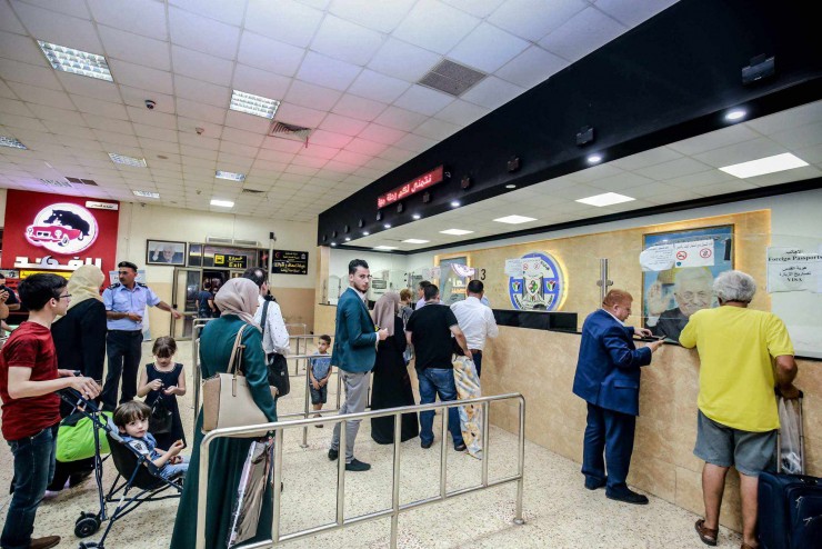 بعد يومين من إغلاقه... فتح معبر الكرامة أمام المسافرين بالاتجاهين