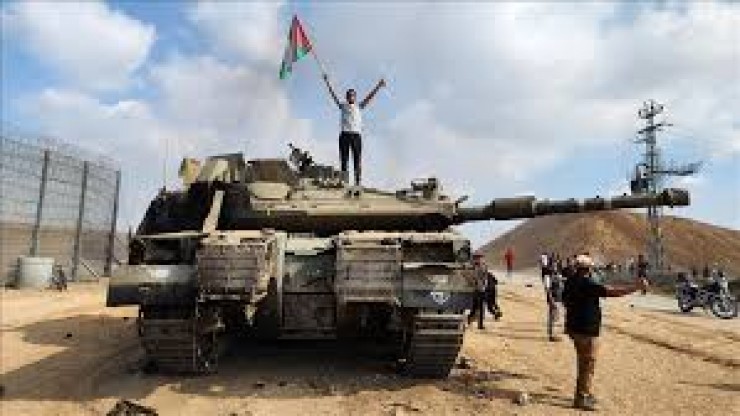 هآرتس تكشف .. آلاف الإسرائيليين يغادرون إسرائيل بحثًا عن الوطن والأمان منذ بدء الحرب