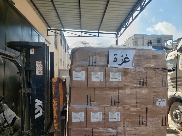 وصول 5 شاحنات طبية لستودعات وزارة الصحة بمشفى ناصر في خانيونس