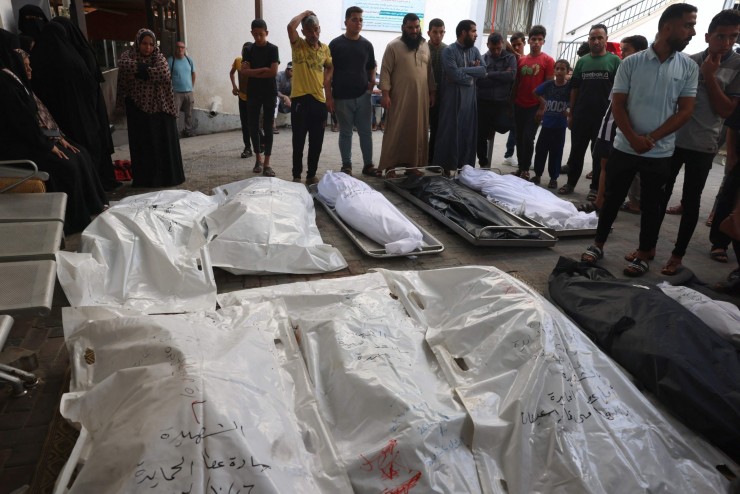 8 مجازر في 24 ساعة... 41,965  شهيد في اليوم الاول بعد العام لحرب غزة