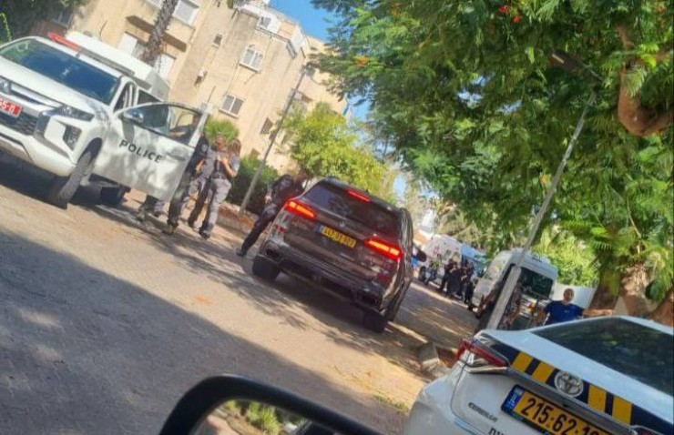 إصابة 6 إسرائيليين بجراح اثنتان منها حرجة في عملية طعن شمال تل ابيب وحماس تعقب !