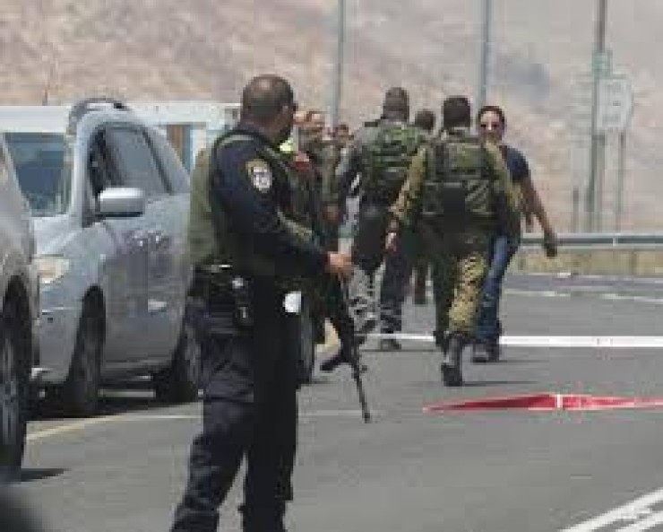 الاحتلال يطلق النار على سائق فلسطيني بزعم تنفيذ عملية شمال رام الله