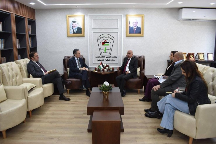 أبو هولي يبحث مع السفير الاسباني أوضاع المخيمات واللاجئين الفلسطينيين وأزمة الأونروا المالية