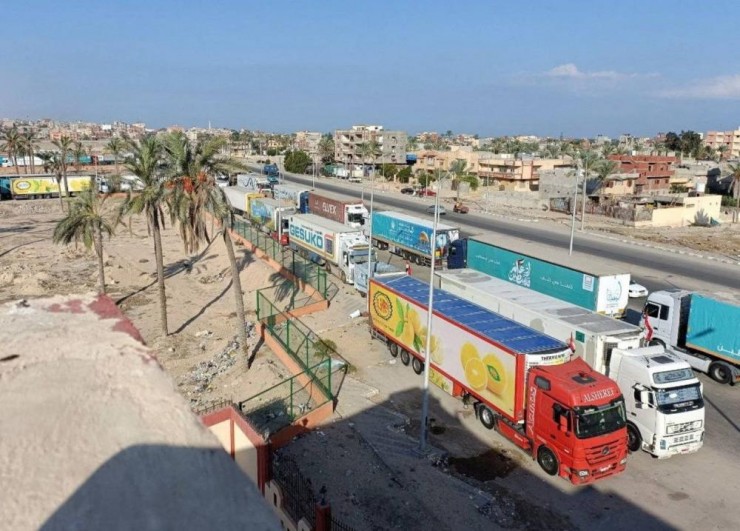 الاحتلال يواصل إغلاق كرم أبو سالم ومنع دخول المساعدات إلى غزة
