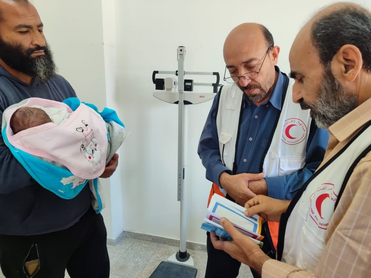 جمعية الهلال الأحمر الفلسطيني تفتتح خدمات التطعيم ومتابعة الحمل في عياداتها المركزية