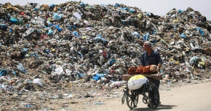 الأونروا تحذر من انتشار الأمراض جراء تراكم النفايات بغزة