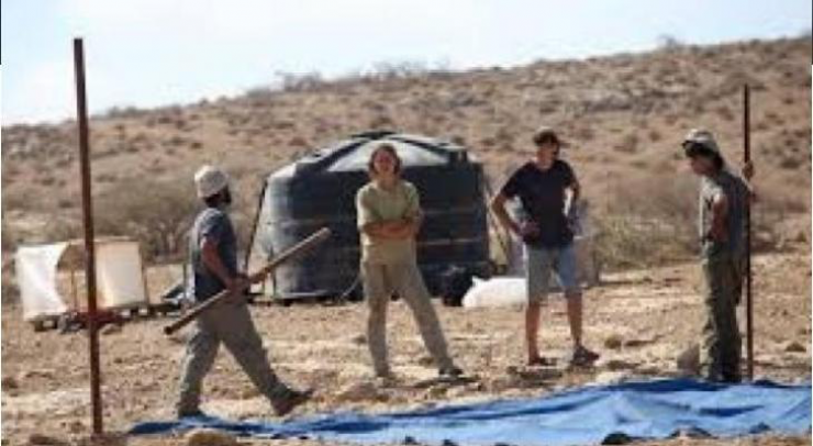 الخليل : الاحتلال يعتقل مواطنًا من ذوي الاحتياجات الخاصة بعد اعتداء المستوطنين عليه