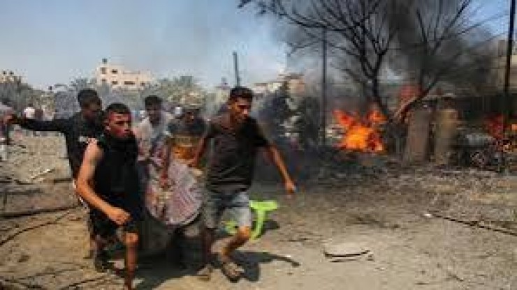 غزة: شهيدة و5 إصابات بقصف الاحتلال خيمة تؤوي نازحين في دير البلح