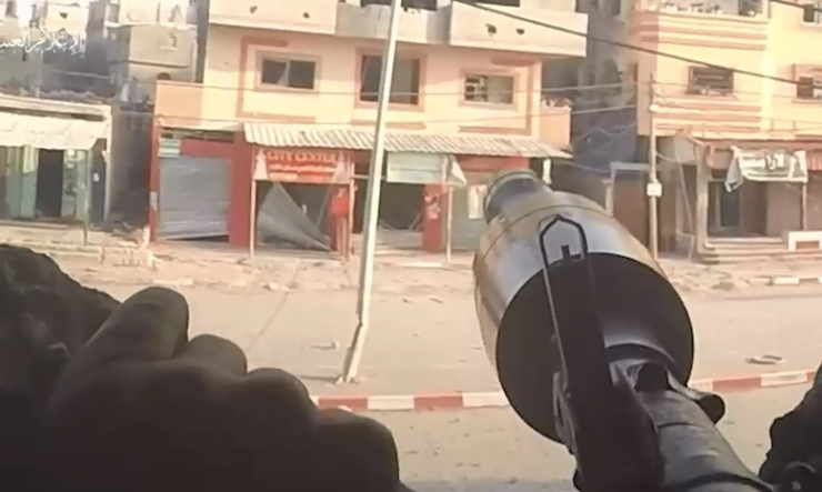 القسام يعلن عن تفجير منزلاً وعين نفق بجنود الاحتلال في خان يونس