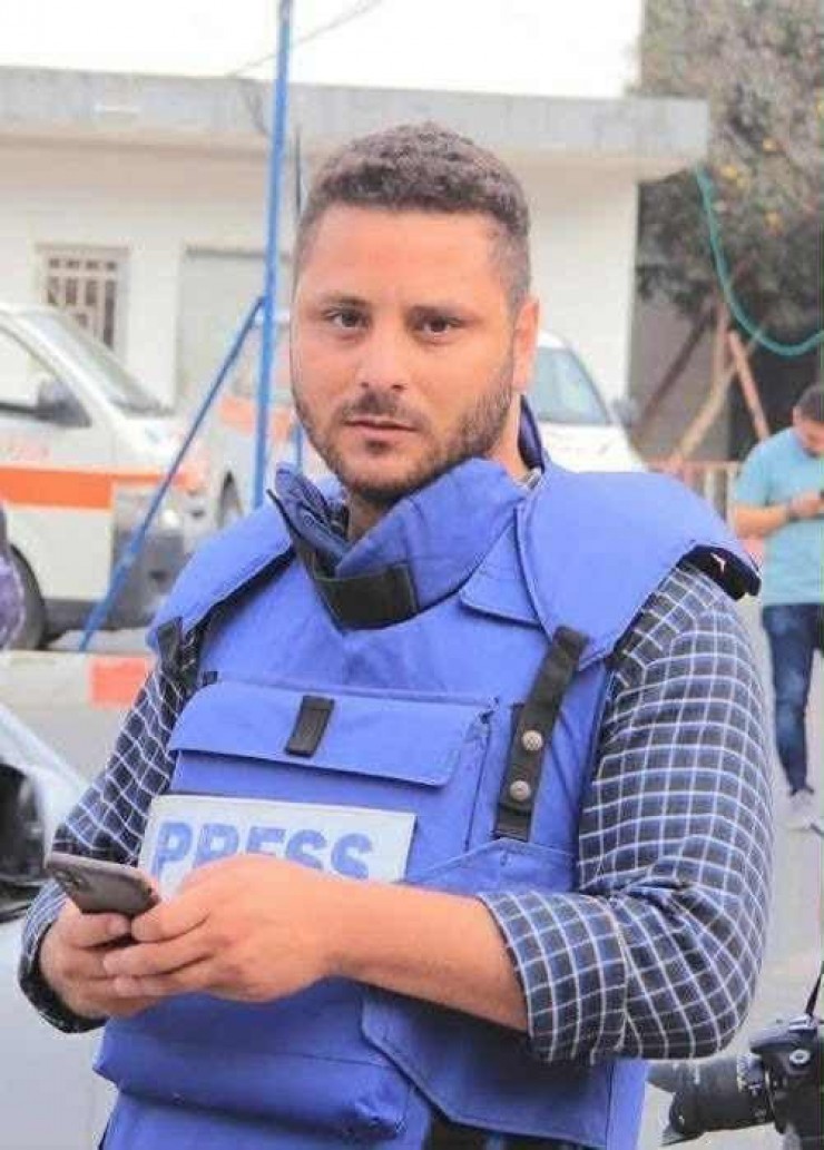 يترجل الفارس الصحفي أحمد سعد  وأشقاءه شهداء  