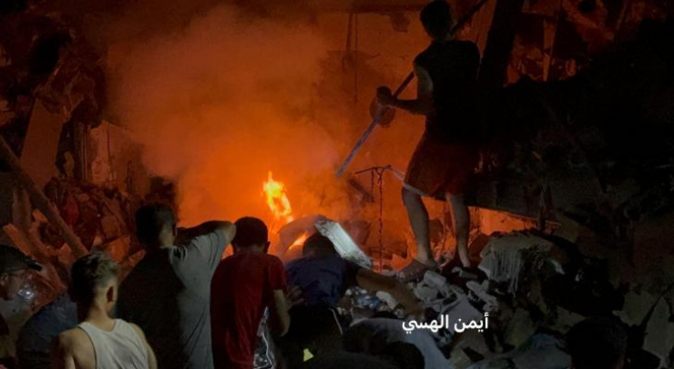 مجزرة جديدة.. 10 شهداء في قصف إسرائيلي دمر منزلاً على رؤوس ساكنيه بمخيم الشاطئ