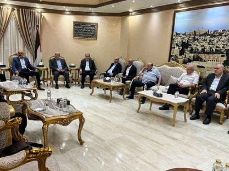 مصادر: مشادة كلامية بين مزهر والحية خلال اجتماع الفصائل في القاهرة