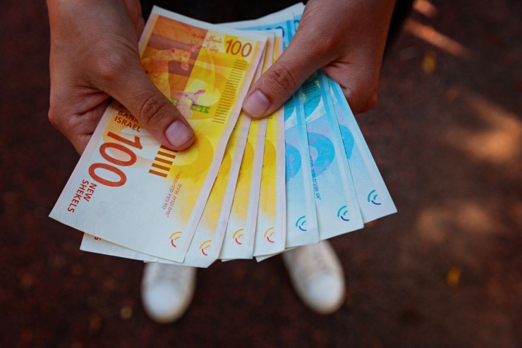المالية تعلن صرف رواتب الموظفين عن شهر حزيران اليوم الأحد