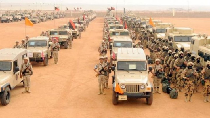 حالة تأهب قصوى.. مصر تنشر عشرات الآلاف من الجنود على الحدود مع إسرائيل