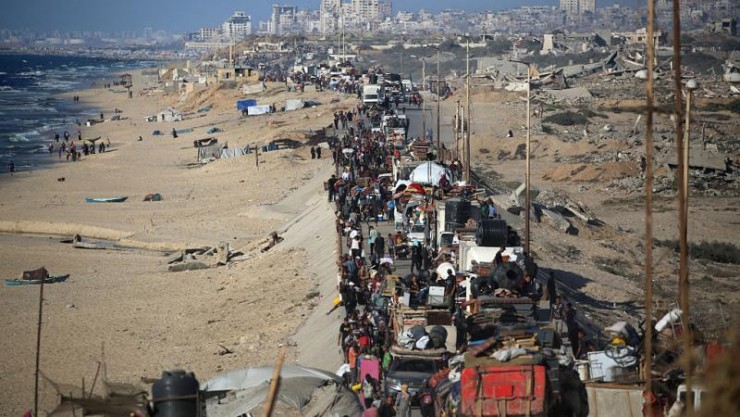 الاحتلال يغلق شارع صلاح الدين في غزة ويوجّه السكان للنزوح عبر شارع الرشيد