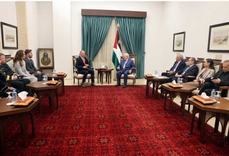 الرئيس يستقبل رئيس مكتب الممثلية الكندية لدى فلسطين