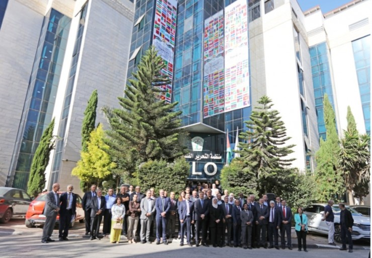 منظمة التحرير تدشن جدارية ضخمة تضم أعلام الدول المعترفة بدولة فلسطين في رام الله