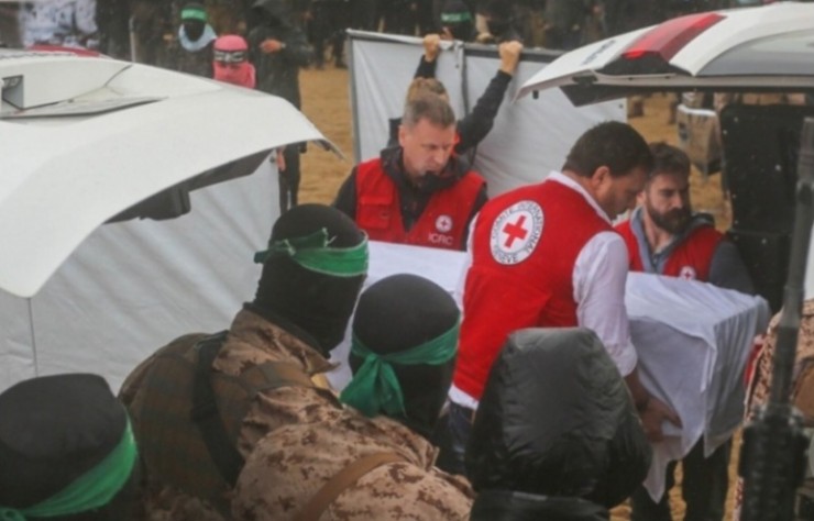 القيود على غزة مستمرة رغم استعداد حماس لتسليم جثامين الأسرى