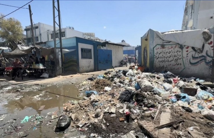 بلدية غزة تحذر من كارثة بيئية وصحية: ربع مليون طن نفايات تهدد حياة السكان