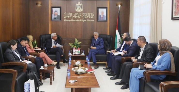 برهم يبحث مع سفير سنغافورة تعزيز التعاون المشترك لخدمة التعليم