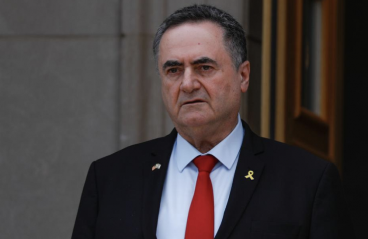 وزير دفاع جيش الاحتلال يهاجم الرئيس اللبناني ويتهم حزب الله باللعب بالنار