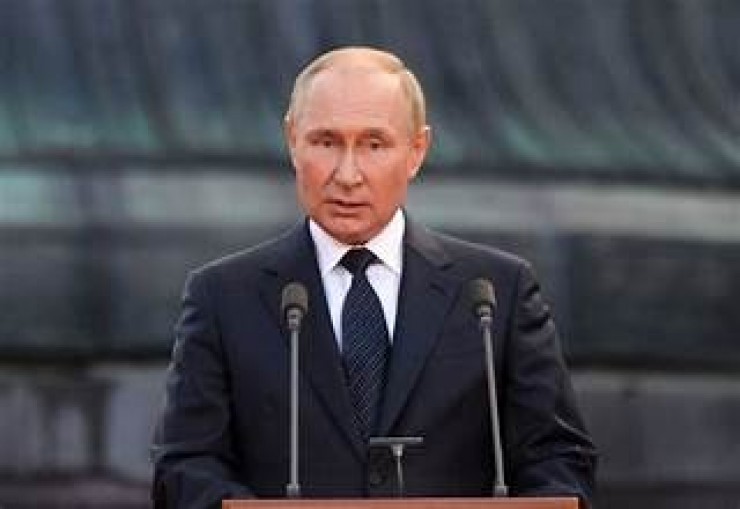 بوتين يشيد بإنجازات العلماء الروس في تطوير أسلحة استراتيجية جديدة