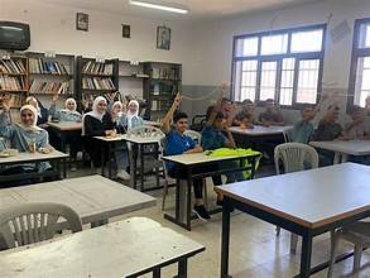 تربية الخليل ولجنة الإعمار تبحثان سبل ترميم آبار 13 مدرسة في البلدة القديمة