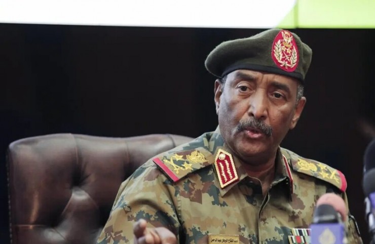 البرهان يدعو السودانيين لحمل السلاح ويجدد شروطه للتفاوض مع 