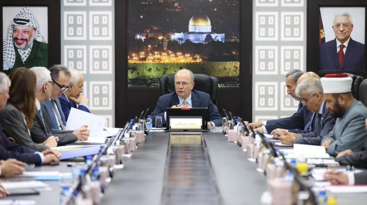 مجلس الوزراء الفلسطيني يطالب بتحرك دولي فوري لوقف إرهاب المستعمرين