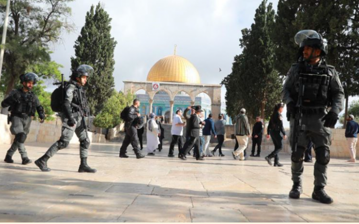 مستعمرون يقتحمون 