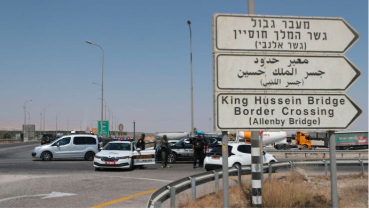 إسرائيل تعيد السماح لدخول البضائع عبر معبر اللنبي