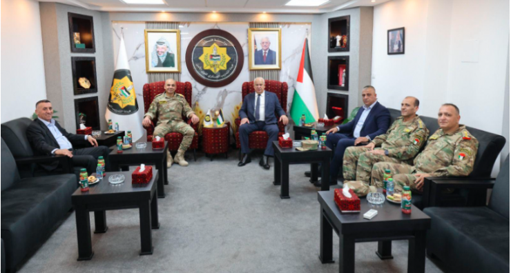 وزير الداخلية يتفقد محافظة أريحا والأغوار ويقدم محاضرة لدورة كبار الضباط الـ23