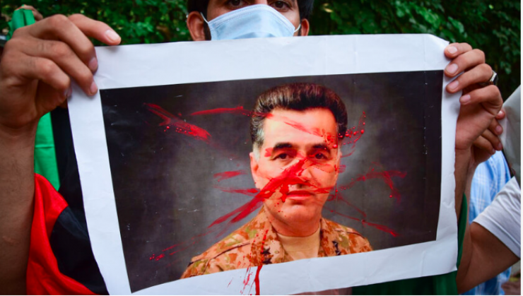 محكمة عسكرية باكستانية تقضى بحبس رئيس الاستخبارات السابق لمدة 14 عاما