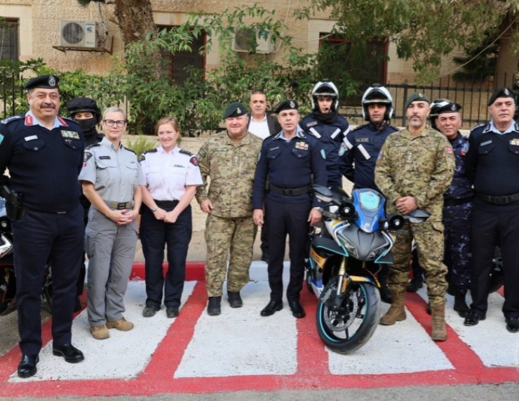 كندا تسلم الشرطة الفلسطينية 35 دراجة نارية لتعزيز قدراتها 
