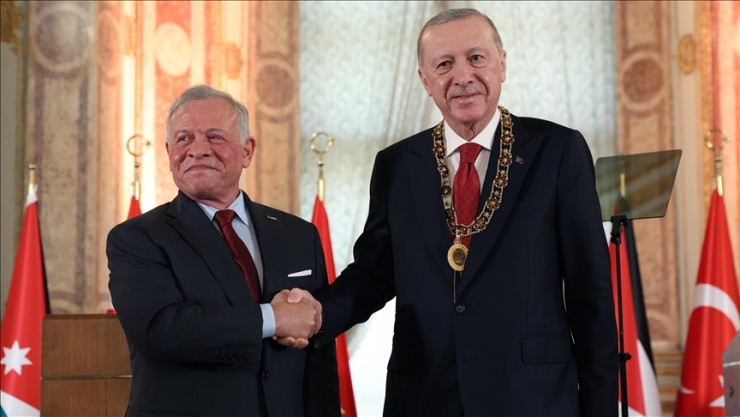ملك الأردن يهدي الرئيس أردوغان 