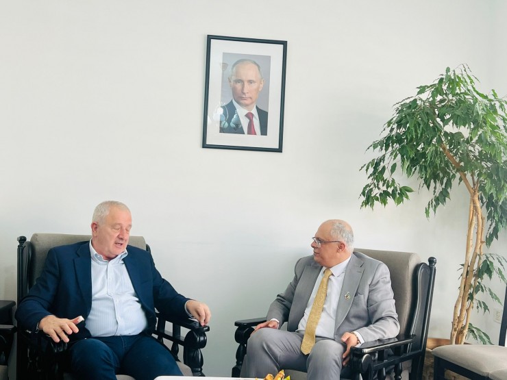 عودة يطلع السفير الروسي على تقرير الاحتلال والفصل العنصري في الضفة الغربية المحتلة