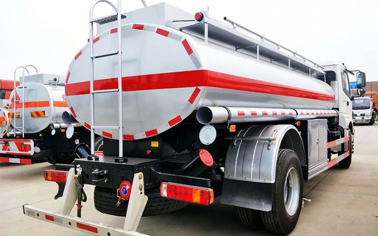 الضابطة الجمركية تُوضح: توريد كل أنواع المحروقات يتم بشكل طبيعي