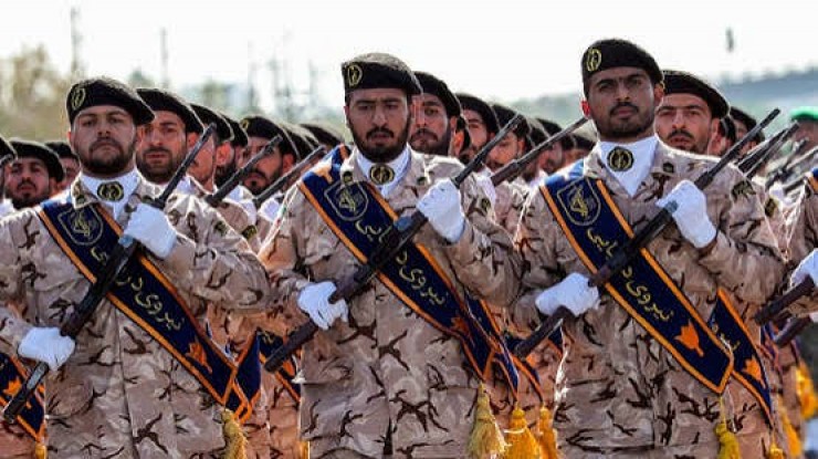 مقتل 14 عنصراً من الحرس الثوري الإيراني جراء انفجار بقايا قنابل